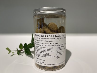 Chockade svenskjävlar godis lakrits